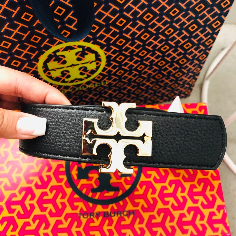NWT Tory Burch 1.5” Reversible Leather belt. ♥️